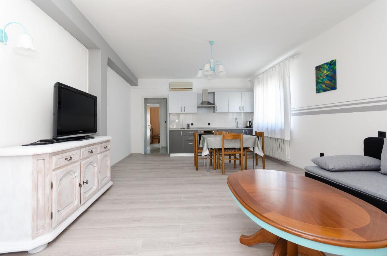 Apartments Slavica R Banjol Zewnętrze zdjęcie