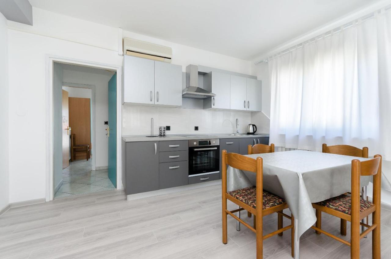 Apartments Slavica R Banjol Zewnętrze zdjęcie